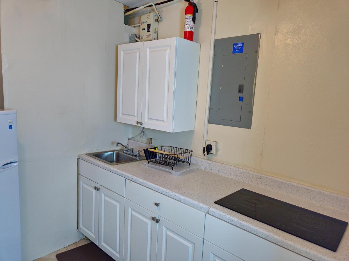The Vacay Inn Lauderdale Lakes Exterior photo